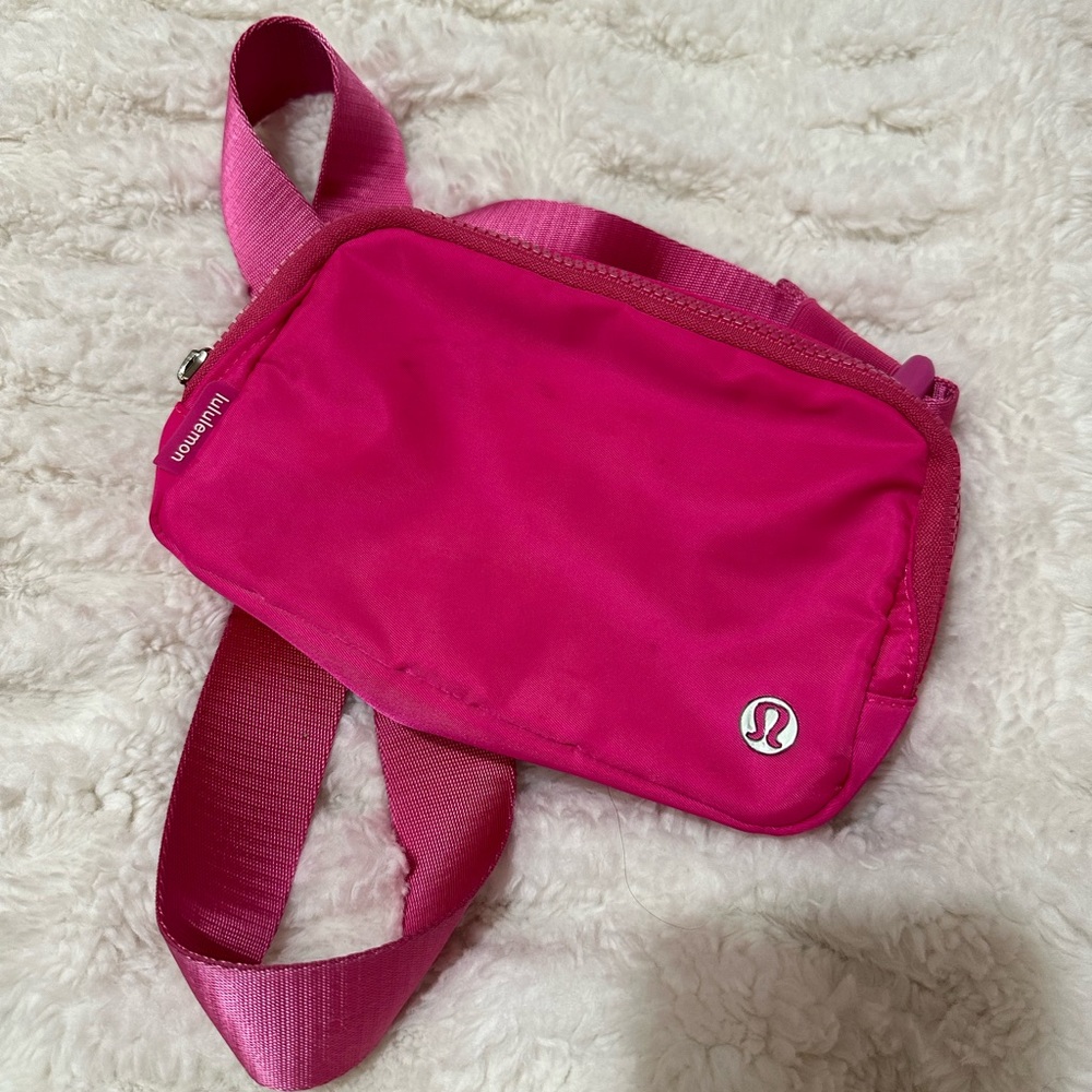 LULULEMON SONIC PINK FANNY PACK